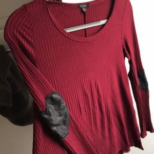 Heart sleeve burgundy top